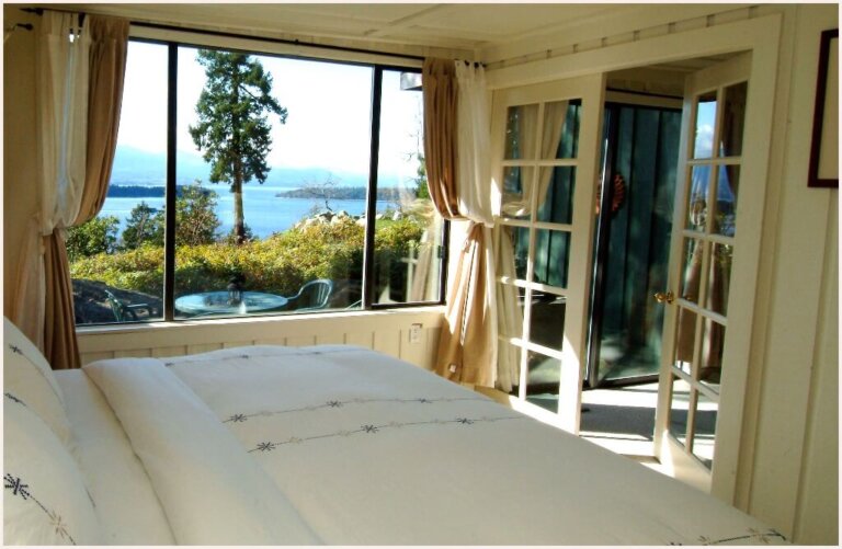Studio-suite-bed-view Studio-suite-bed-view